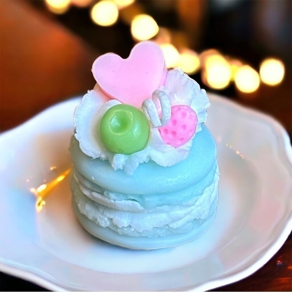 ⚠️SALE Candle // Handmade Light Blue Life Size Macaroon Candle SEND OFFERS - Picture 1 of 4